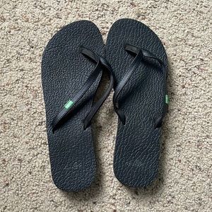 Sanuk flip flops, size 9